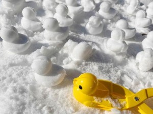 创意十足的两团雪球，轻松挤出各种形状